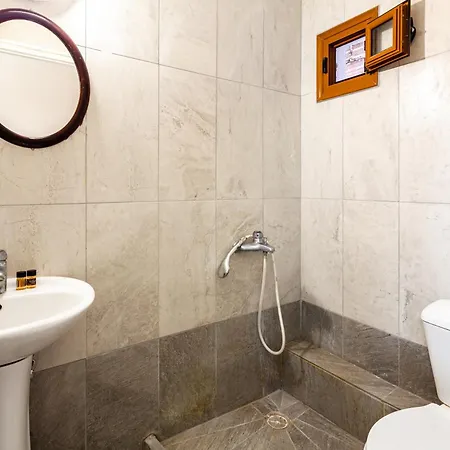 Apartment στούντιο στη στοά βαρβουτσή#8 Kalamata