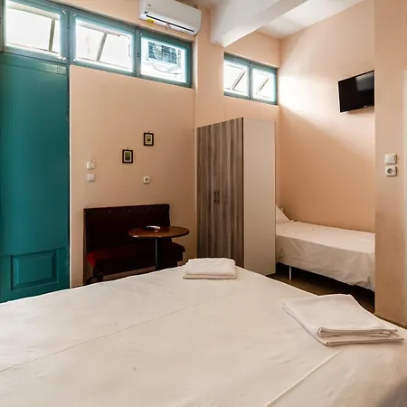 στούντιο στη στοά βαρβουτσή#8 *