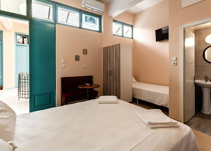 στούντιο στη στοά βαρβουτσή#8 *